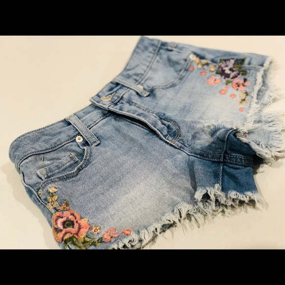 Embroidered High Rise Short - Picture 2 of 3